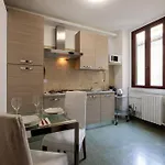 Ferrari - Ac -wifi - Flexyrent Apartman Milánó